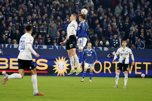Steffen Tigges SC Paderborn 07 and Paul Friedrich Pöpperl FC Schalke 04 at the match of the 2 Bundesliga season 2025 26 FC Schalke 04 SC Paderborn 07 Copyright Thomas Pakusch Copyright: Thomas Pakusch