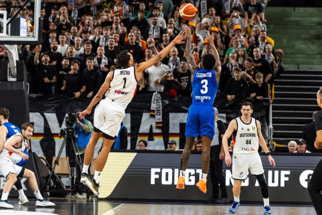 GER, FIBA Basketball World Cup 2027, European Qualifiers, Germany Israel 28 11 2025, Ratiopharm Arena, Neu Ulm, GER, FIBA Basketball World Cup 2027, European Qualifiers, Germany Israel Khadeen Carrington Israel, No3 , Oscar da Silva Germany, No1 Â Photo Alexander Trienitz Neu Ulm Ratiopharm Arena Bayern Germany