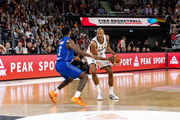 GER, FIBA Basketball World Cup 2027, European Qualifiers, Germany Israel 28 11 2025, Ratiopharm Arena, Neu Ulm, GER, FIBA Basketball World Cup 2027, European Qualifiers, Germany Israel Louis Olinde Germany, No16 , Khadeen Carrington Israel, No3 Â Photo Alexander Trienitz Neu Ulm Ratiopharm Arena Bayern Germany