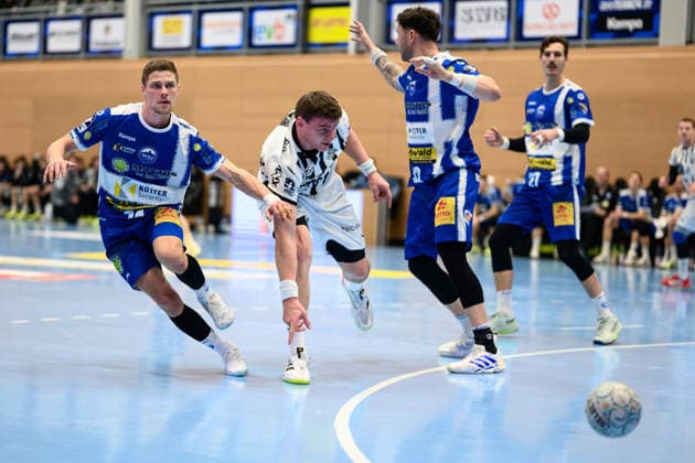 Vincent, Buechner left winger, ThSV Eisenach, 74 , Lukas, Laube THW Kiel, 20 , Justin, Kurch circle winger, ThSV Eisenach, 52 GER, ThSV Eisenach vs THW Kiel, 1 Daikin Handballbundesliga, Handball, Matchday 14, Season 2025 2026, 28 11 2025 GER, ThSV Eisenach vs THW Kiel, 1 Daikin Handballbundesliga, Handball, Matchday 14, Season 2025 2026, 28 11 2025 Eisenach Copyright: xEibner-Pressefoto MartinxHerbstx EP_MHT
