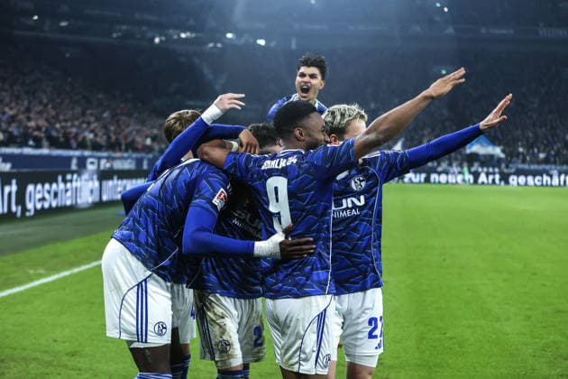 Sport, Soccer, 2 Bundesliga Season 2025 2026 14 Matchday FC Schalke 04 SC Paderborn 07 28 11 2025, VELTINS Arena Goal celebration FC Schalke 04 after the goal to 2 1 by Bryan Lasme FC Schalke 04, 11 the players are happy Gelsenkirchen VELTINS Arena North Rhine-Westphalia Germany