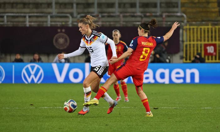 28 11 2025, Football, Women, UEFA Women s Nations League Final 2025, Germany Spain, Selina Cerci Germany Mariona Caldentey Spain Kaiserslautern Fritz Walter Stadion Rheinland Pfalz Germany DEU Copyright: xFabianxKleerx