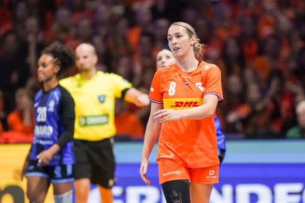 2025-11-28 Netherlands v Argentina - IHF World Women s Handball Championship ROTTERDAM, NETHERLANDS - NOVEMBER 28: Lois Abbingh of The Netherlands during the IHF World Women s Handball Championship match between Netherlands and Argentina at Ahoy on November 28, 2025 in Rotterdam, Netherlands. Rotterdam Ahoy Netherlands Content not available for redistribution in The Netherlands directly or indirectly through any third parties. Copyright: xHenkxSeppenx