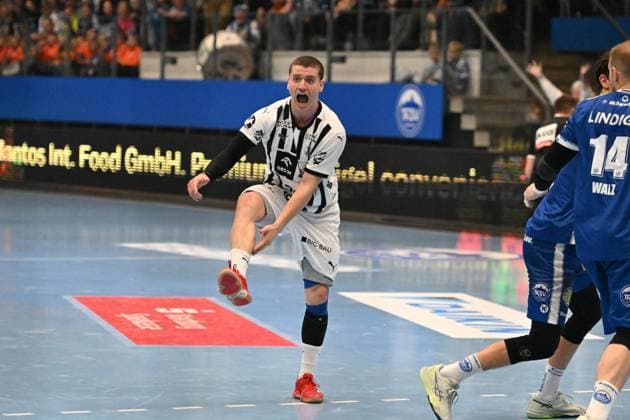 Handball scene with Elias Ellefsen a Skipagotu 71 THW Kiel and other players Game scene Elias Ellefsen a Skipagotu 71 THW Kiel Copyright: xspeedshotx