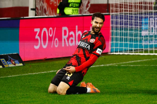28.11.2025, xavx, Fussball 3.Liga, SV Wehen Wiesbaden - Erzgebirge Aue v.l. Nikolas Agrafiotis (SV Wehen Wiesbaden) celebrate the goal, Der Torjubel zum 3:1 (DFL DFB REGULATIONS PROHIBIT ANY USE OF PHOTOGRAPHS as IMAGE SEQUENCES and or QUASI-VIDEO) Wiesbaden