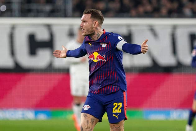Mönchengladbach, Germany, 28 11 25 David Raum RB Leipzig gestures, gestures during the Bundesliga match between Borussia Mönchengladbach vs RB Leipzig at the stadium in Borussia Park Mönchengladbach Stadion im Borussia Park North Rhine Westphalia Germany Copyright: xBrauer-Fotoagenturx xAdrianxSchlx