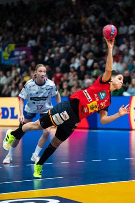 FERNANDEZ FRAGA Alicia (34 Spain) takes a 7m penalty throw during the IHF Women s Handball World Championship, WM, Weltmeisterschaft game between Spain and Faroe Islands at the SWT Arena in Trier, Germany Copyright: xMartinxPitschx xSPPx Sportspressphoto_SPR66775