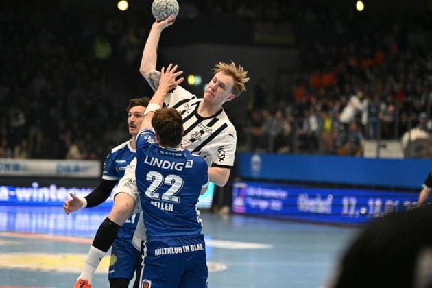 Eric Johansson 21 THW Kiel throws on goal while Philipp Meyer 27 ThSV Eisenach defends a throw by Eric Johansson 21 THW Kiel Copyright: xspeedshotx