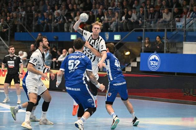Handball scene with Eric Johansson 21 THW Kiel , Justin Kurch 52 ThSV Eisenach and Stephan Seitz 44 ThSV Eisenach Match scene Eric Johansson 21 THW Kiel , Justin Kurch 52 ThSV Eisenach and Stephan Seitz 44 ThSV Eisenach Copyright: xspeedshotx