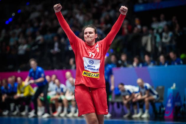 Dragana Cvijic Serbia, 72 in winning pose GER, Serbia Iceland, Handball World Championship, Preliminary Round, Group C, 28 11 2025 GER, Serbia Iceland, Handball World Championship, Preliminary Round, Group C, 28 11 2025 Stuttgart Copyright: xSandyxDinkelackerx EP_SDR