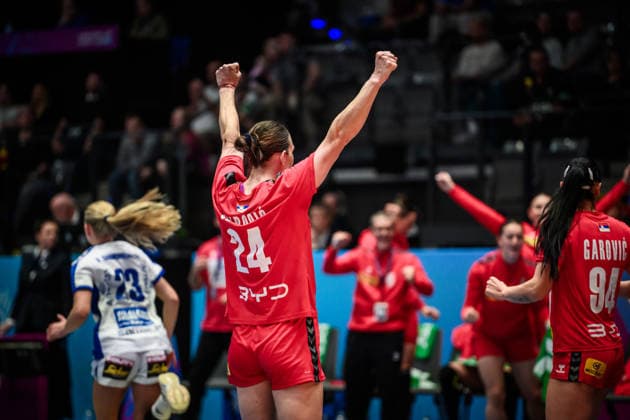 Jovana Skrobic Serbia, 24 in winning pose GER, Serbia Iceland, Handball World Championship, Preliminary Round, Group C, 28 11 2025 GER, Serbia Iceland, Handball World Championship, Preliminary Round, Group C, 28 11 2025 Stuttgart Copyright: xSandyxDinkelackerx EP_SDR