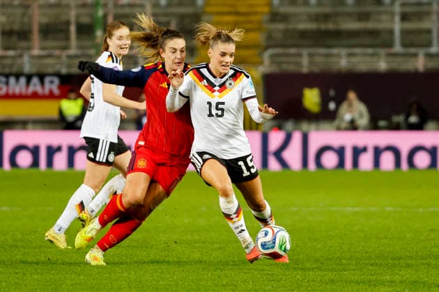Alexia Putellas Spain, 11 and Selina Cerci Germany, 15 in duel , Soccer Women, UEFA Womens Nations League 2025, Final 1 match, Germany vs Spain, 28 11 2025, Fritz Walter Stadion, Kaiserslautern, Germany Kaiserslautern Fritz Walter Stadion Rheinland Pfalz Germany Copyright: xGrantxHubbsx