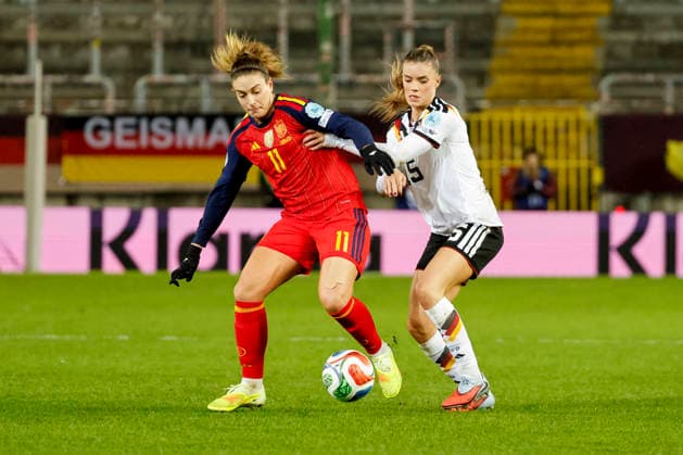Alexia Putellas Spain, 11 and Selina Cerci Germany, 15 in duel , Soccer Women, UEFA Womens Nations League 2025, Final 1 match, Germany vs Spain, 28 11 2025, Fritz Walter Stadion, Kaiserslautern, Germany Kaiserslautern Fritz Walter Stadion Rheinland Pfalz Germany Copyright: xGrantxHubbsx