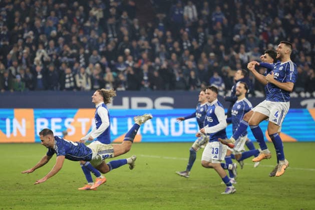 The players of FC Schalke 04 are happy about the victory in the match of the 2 Bundesliga season 2025 26 FC Schalke 04 SC Paderborn 07 Copyright Thomas Pakusch Copyright: Thomas Pakusch