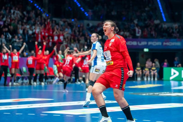 Handball I Women I World Championship I Preliminary round I Matchday 2 I Serbia Iceland I 28 11 2025 Dragana Cvijic 72, Serbia cheers Stuttgart Porsche Arena Baden Württemberg Germany Copyright: xLobeca MaxxPetershansx