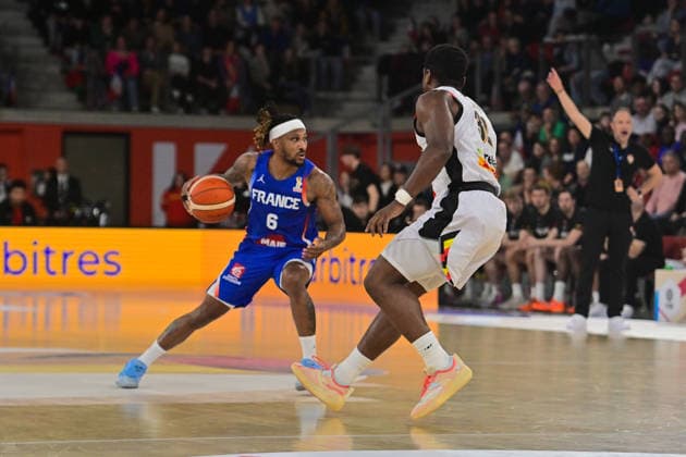 BASKET : France vs Belgique - Rouen - 28 11 2025 Andrew ALBICY ( 6 - France ) and Retin Obasohan ( 32 - Belgium ) during the FIBA European Qualifiers match between France and Belgium at Kindarena on November 28, 2025 in Rouen, France. ( Photo by Federico Pestellini PSNewz ) - RouenFrance  Copyright: xFedericoxPestellinix