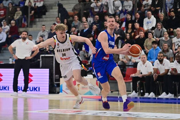BASKET : France vs Belgique - Rouen - 28 11 2025 Joppe Mennes ( 36 - Belgium ) and Nicolas Lang ( 15 - France ) during the FIBA European Qualifiers match between France and Belgium at Kindarena on November 28, 2025 in Rouen, France. ( Photo by Federico Pestellini PSNewz ) - RouenFrance  Copyright: xFedericoxPestellinix