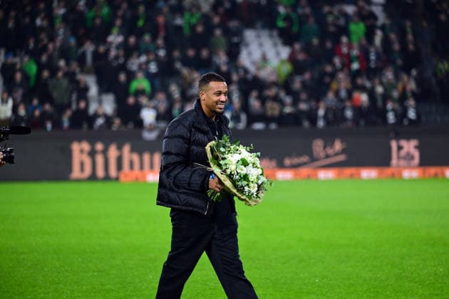 28 11 2025 Moenchengladbach Football, Men, Season 2025 2026, Borussia Moenchengladbach vs RB Leipzig Alassane Plea was officially bid farewell He did a little lap of honor DFL regulations prohibit any use of photographs as image sequences and or quasi video Borussia Park NRW Germany