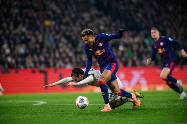 MOENCHENGLADBACH, GERMANY - 28 NOVEMBER, 2025: Antonio Nusa, Rocco Reitz - 1. Bundesliga football match Borussia Moenchengladbach vs RB Leipzig at Borussia Park.  Copyright: xVitaliixKliuievx
