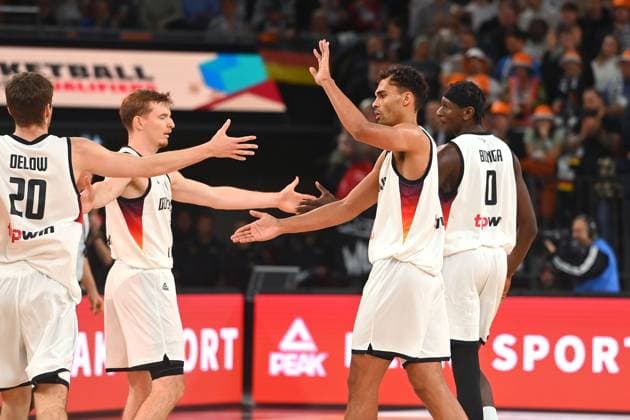 from left Malte Delow GER ,Oscar DA SILVA GER , Justus HOLLATZ GER , Isaac BONGA GER , cheering,joy,enthusiasm, Basketball Laenderspiel WM Laenderspiel Qualifikation Deutschland GER Israel ISR 89 69 am 28 11 2025 rtiopharm Arena Neu Ulm Â