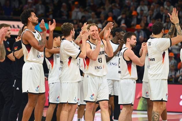 Final cheer GER, team photo,team,team,team photo cheering,joy,enthusiasm, basketball international World Cup qualifier Germany GER Israel ISR 89 69 on 28 11 2025 rtiopharm Arena Neu Ulm Â