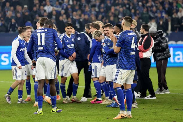 The players of FC Schalke 04 are happy about the victory in the match of the 2 Bundesliga season 2025 26 FC Schalke 04 SC Paderborn 07 Copyright Thomas Pakusch Copyright: Thomas Pakusch