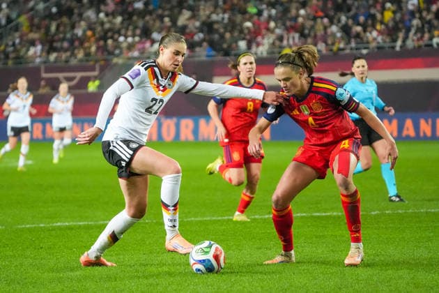Jule Brand Germany, 22 attacks against Irene Paredes Spain, Spain, Espana, 4 Kaiserslautern 28 11 2025 Germany vs Spain, Fritz Walter Stadion, Womens UEFA Nations League 2025, Final, First leg
