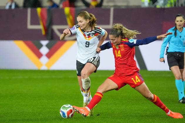 Laia Aleixandri Spain, Spain, Espana, 14 vertedigt vs Sjoeke Nüsken Germany, 9 Kaiserslautern 28 11 2025 Germany vs Spain, Fritz Walter Stadion, Womens UEFA Nations League 2025, Final, First leg