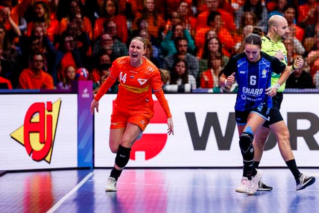 Nikita van der Vliet of the Netherlands celebrates Netherlands v Argentina, 27th IHF Women s Handball World Championship, WM, Weltmeisterschaft - Preliminary Round, Netherlands v Argentina, Ahoy, November 28, 2025, Rotterdam, Netherlands.