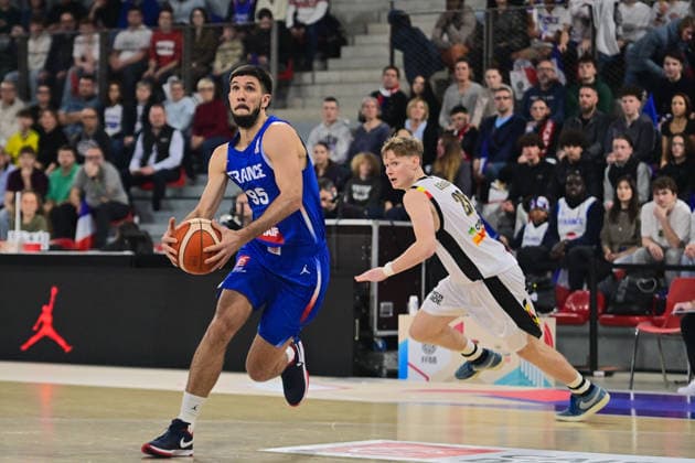 BASKET : France vs Belgique - Rouen - 28 11 2025 Bouteille Axel ( 95 - France ) and Siebe Ledegen ( 29 - Belgium ) during the FIBA European Qualifiers match between France and Belgium at Kindarena on November 28, 2025 in Rouen, France. ( Photo by Federico Pestellini PSNewz ) - RouenFrance  Copyright: xFedericoxPestellinix