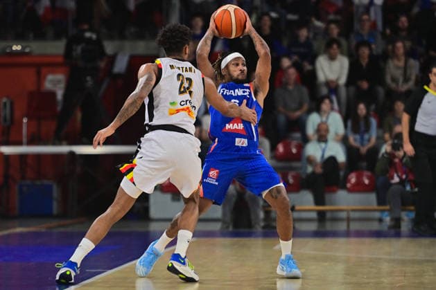 BASKET : France vs Belgique - Rouen - 28 11 2025 Andrew ALBICY ( 6 - France ) and Zaccharie Mortant ( 22 - Belgium ) during the FIBA European Qualifiers match between France and Belgium at Kindarena on November 28, 2025 in Rouen, France. ( Photo by Federico Pestellini PSNewz ) - RouenFrance  Copyright: xFedericoxPestellinix