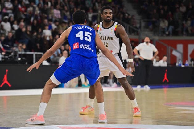 BASKET : France vs Belgique - Rouen - 28 11 2025 Retin Obasohan ( 32 - Belgium ) and Labeyrie Louis ( 45 - France ) during the FIBA European Qualifiers match between France and Belgium at Kindarena on November 28, 2025 in Rouen, France. ( Photo by Federico Pestellini PSNewz ) - RouenFrance  Copyright: xFedericoxPestellinix