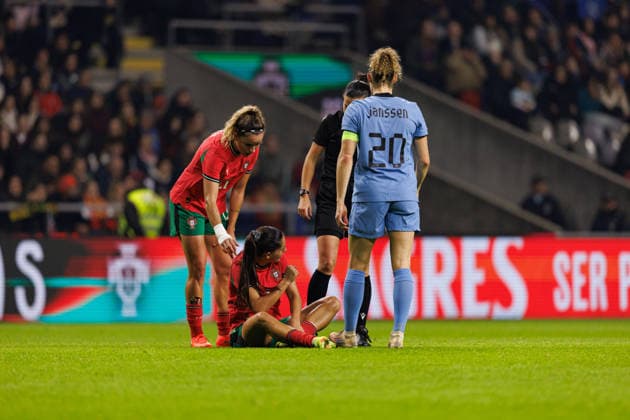 Kika Nazareth seen injured with Dominique Janssen and Ana Capeta during International Friendly, Länderspiel, Nationalmannschaft game between Women National teams of Portugal and Netherlands (Joao Gregorio Ball Raw Images) Braga Estadio Municipal de Braga Portugal Copyright: xJoaoxGregoriox joaogregorio_portugal_netherlands_women_2526-129