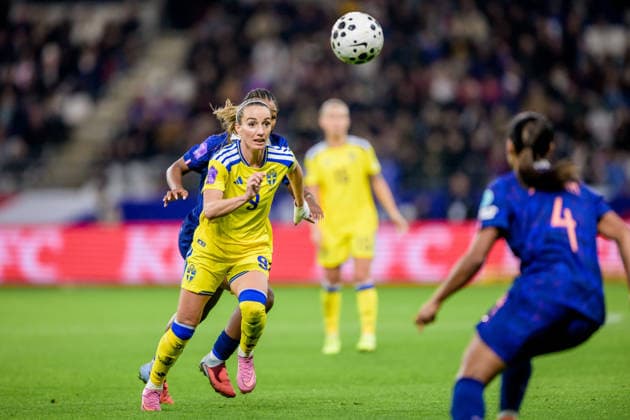 251128 Kosovare Asllani of Sweden during the Women s Nations League bronze medal football match between France and Sweden on November 28, 2025 in Reims Photo Ludvig Thunman BILDBYRAN code LT LT0755 fotboll football soccer fotball nations league uefa womens nations league frankrike sverige sweden dam bbeng  Copyright: LUDVIGxTHUNMAN BB251128LT052