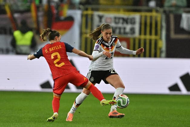 Kaiserslautern, Fritz Walter Stadion, 28 11 25, GER, Women, UEFA Women s Nations Leaugue, Final 2025, Germany Spain image duel, duel, duel, tackle, tackling, dynamics, action, Ona Batlle Spain , Spain, 2 and Jule Brand Germany,22 UEFA regulations prohibit any use of photographs as image sequences and or quasi video Rhineland Palatinate Germany