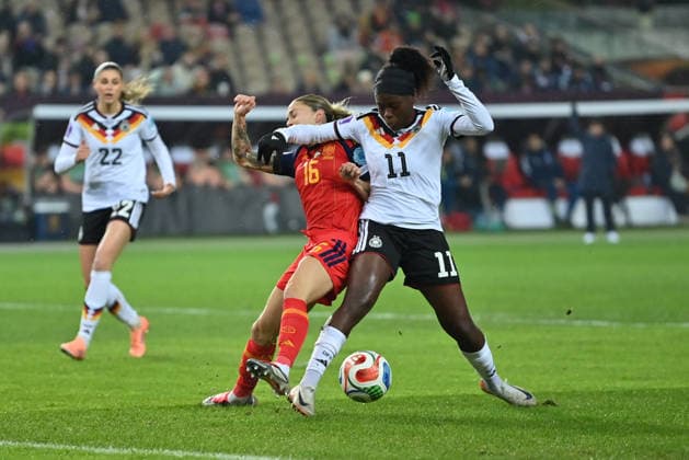 Kaiserslautern, Fritz Walter Stadion, 28 11 25, GER, Women, UEFA Women s Nations Leaugue, Final 2025, Germany Spain Image duel, duel, duel, tackle, tackling, dynamics, action, Mapi Leon Spain , Spain, 16 Nicole Anyomi Germany,11 UEFA regulations prohibit any use of photographs as image sequences and or quasi video Rheinland Pfalz Germany