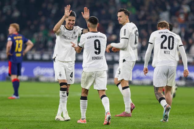 Mönchengladbach, Germany, 28 11 25 Franck Honorat Borussia Mönchengladbach cheers after the supposed 1 0 which was taken back by the VAR during the Bundesliga match between Borussia Mönchengladbach vs RB Leipzig at the Stadion im Borussia Park Mönchengladbach Stadion im Borussia Park North Rhine Westphalia Germany Copyright: xBrauer-Fotoagenturx xAdrianxSchlx