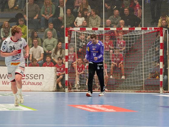 Dominik Plaue TuSEM Essen, 87 celebrates the saved shot on goal by Thore Kjell Heinemann VfL Luebeck Schwartau, 34 TuSEM Essen vs 1 VfL Luebeck Schwartau, Handball, 2 Bundesliga, Matchday 13, Season 2025 2026, 28 11 2025 TuSEM Essen vs 1 VfL Luebeck Schwartau, Handball, 2 Bundesliga, Matchday 13, Season 2025 2026, 28 11 2025 Essen Copyright: xEibner-Pressefoto DamianxKruczynx EP_DKI