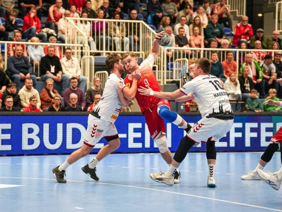 Alexander Schoss TuSEM Essen, 91 on goal throw TuSEM Essen vs 1 VfL Luebeck Schwartau, Handball, 2 Bundesliga, Matchday 13, Season 2025 2026, 28 11 2025 TuSEM Essen vs 1 VfL Luebeck Schwartau, Handball, 2 Bundesliga, Matchday 13, Season 2025 2026, 28 11 2025 Essen Copyright: xEibner-Pressefoto DamianxKruczynx EP_DKI