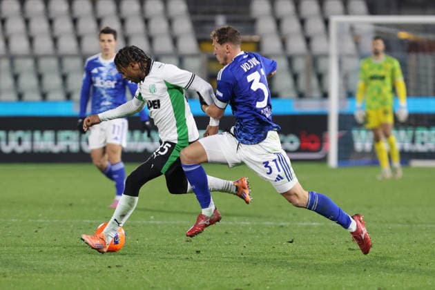 ComoÕs Sassuolo s Armand Lauriente during the Serie A soccer match between Como and Sassuolo at the Giuseppe Sinigaglia stadium in Como, north Italy - November 28, 2025 - Soccer.  Copyright: xAntonioxSaiai LaPressex