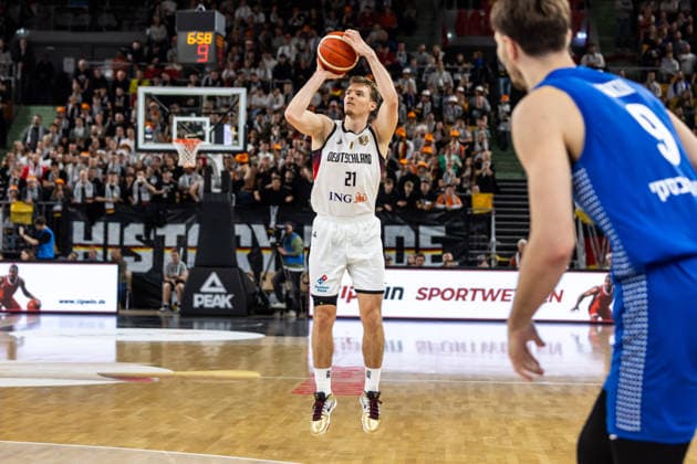 GER, FIBA Basketball World Cup 2027, European Qualifiers, Germany Israel 28 11 2025, Ratiopharm Arena, Neu Ulm, GER, FIBA Basketball World Cup 2027, European Qualifiers, Germany Israel Justus Hollatz Germany, No21 Â Photo Alexander Trienitz Neu Ulm Ratiopharm Arena Bayern Germany