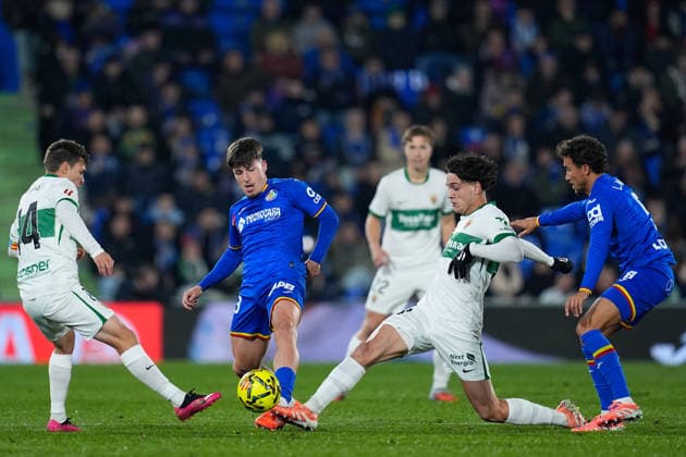 November 28, 2025, Getafe, Madrid, Spain: Adrian Liso of Getafe CF, Aleix Febas and Hector Fort of Elche CF compete for the ball during the Spanish League, LaLiga EA Sports, football match played between Getafe CF and Elche CF at Coliseum de Getafe stadium on November 28, 2025, in Getafe, Spain. Getafe Spain - ZUMAa181 20251128_zaa_a181_066 Copyright: xDennisxAgyemanx