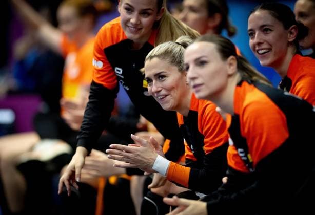 ROTTERDAM - Estavana Polman and her teammates during the World Cup handball match in Group E between the Netherlands and Argentina at Ahoy Rotterdam. ANP IRIS VAN DEN BROEK xVIxANPxSportx xxANPxIVx 543321034 originalFilename: 543321034.jpg