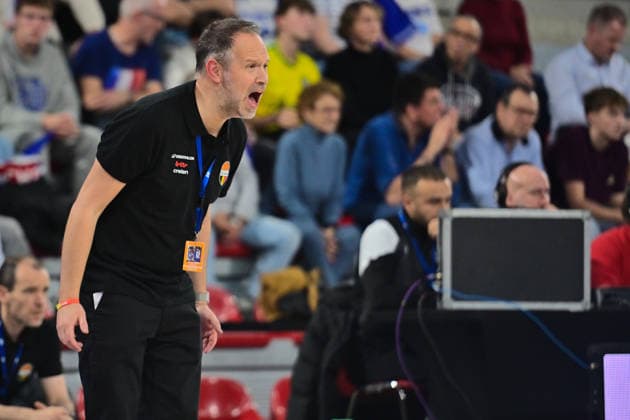 BASKET : France vs Belgique - Rouen - 28 11 2025 Julien Mahe ( coach Belgium ) during the FIBA European Qualifiers match between France and Belgium at Kindarena on November 28, 2025 in Rouen, France. ( Photo by Federico Pestellini PSNewz ) - RouenFrance  Copyright: xFedericoxPestellinix