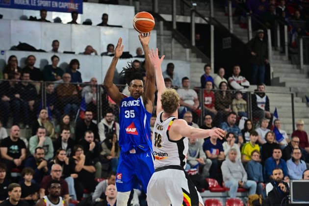 BASKET : France vs Belgique - Rouen - 28 11 2025 Yves Pons ( 35 - France ) during the FIBA European Qualifiers match between France and Belgium at Kindarena on November 28, 2025 in Rouen, France. ( Photo by Federico Pestellini PSNewz ) - RouenFrance  Copyright: xFedericoxPestellinix