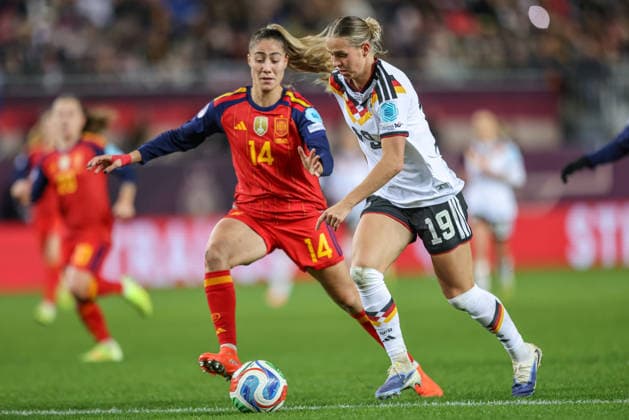 GER, Kaiserslautern, Germany vs Spain, international match, football, UEFA, 2025 2026 season, Womens Nations League, Fritz Walter Stadion, final, first leg in picture v l Laia Aleixandri Spain 14 , Klara Bühl Germany 19 DFB DFL REGULATIONS PROHIBIT ANY USE OF PHOTOGRAPHS AS IMAGE SEQUENCES AND OR QUASI VIDEO, 28 11 2025 Copyright: HMBxMedia HendrikxHamelau