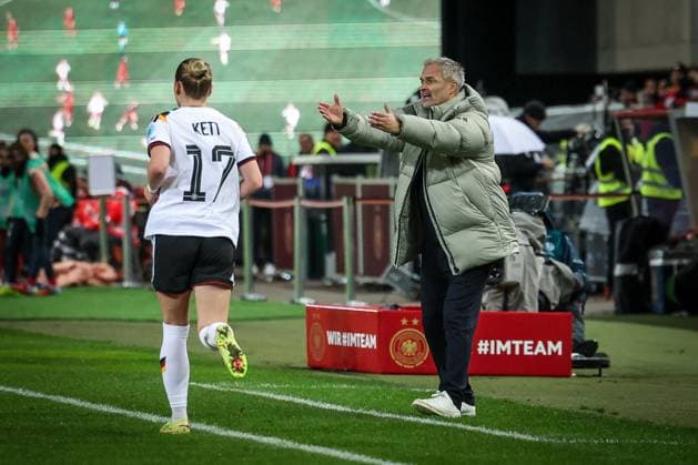 Head coach Christian Wueck Germany gestures, with Franziska Kett 17 Germany , Germany vs Spain, Football, Women, UEFA, Women™s Nations League, 2025 2026 season, Final Round 1 of 2, 28 11 2025 Kaiserslautern Rhineland Palatinate Germany Copyright: xkolbert-press MartinxAgüerax