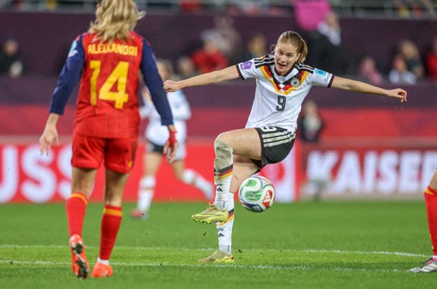 GER, Kaiserslautern, Germany vs Spain, international match, football, UEFA, 2025 2026 season, Womens Nations League, Fritz Walter Stadion, final, first leg in picture shot Sjoeke Nüsken Germany 9 DFB DFL REGULATIONS PROHIBIT ANY USE OF PHOTOGRAPHS AS IMAGE SEQUENCES AND OR QUASI VIDEO, 28 11 2025 Copyright: HMBxMedia HendrikxHamelau