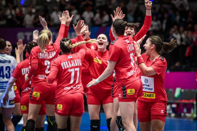 Cheers, joy at Team Serbia after victory against Iceland GER, Serbia Iceland, Handball World Championship, Preliminary Round, Group C, 28 11 2025 GER, Serbia Iceland, Handball World Championship, Preliminary Round, Group C, 28 11 2025 Stuttgart Copyright: xSandyxDinkelackerx EP_SDR