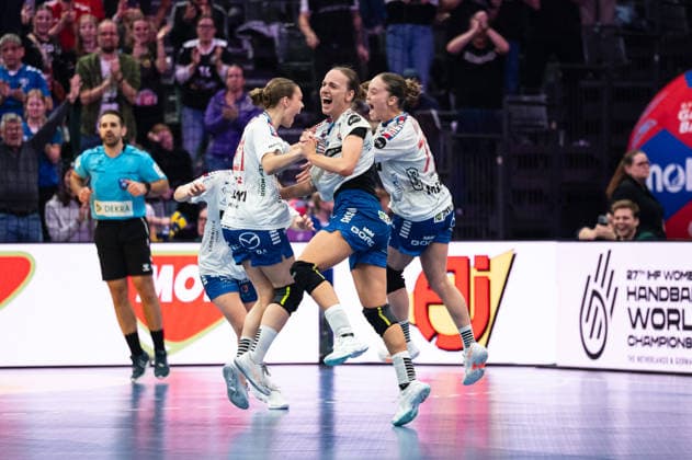 Players of Faroe Islands celebrate after winning the IHF Women s Handball World Championship, WM, Weltmeisterschaft game between Spain and Faroe Islands at the SWT Arena in Trier, Germany Copyright: xMartinxPitschx xSPPx Sportspressphoto_SPR66785